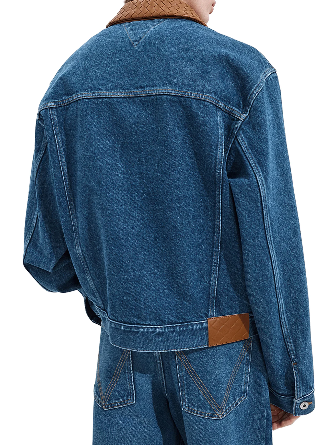 MEDIUM INDIGO WASH DENIM JACKET - Image 3