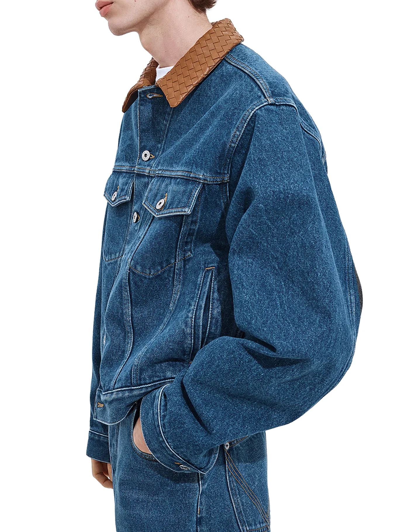 MEDIUM INDIGO WASH DENIM JACKET - Image 4