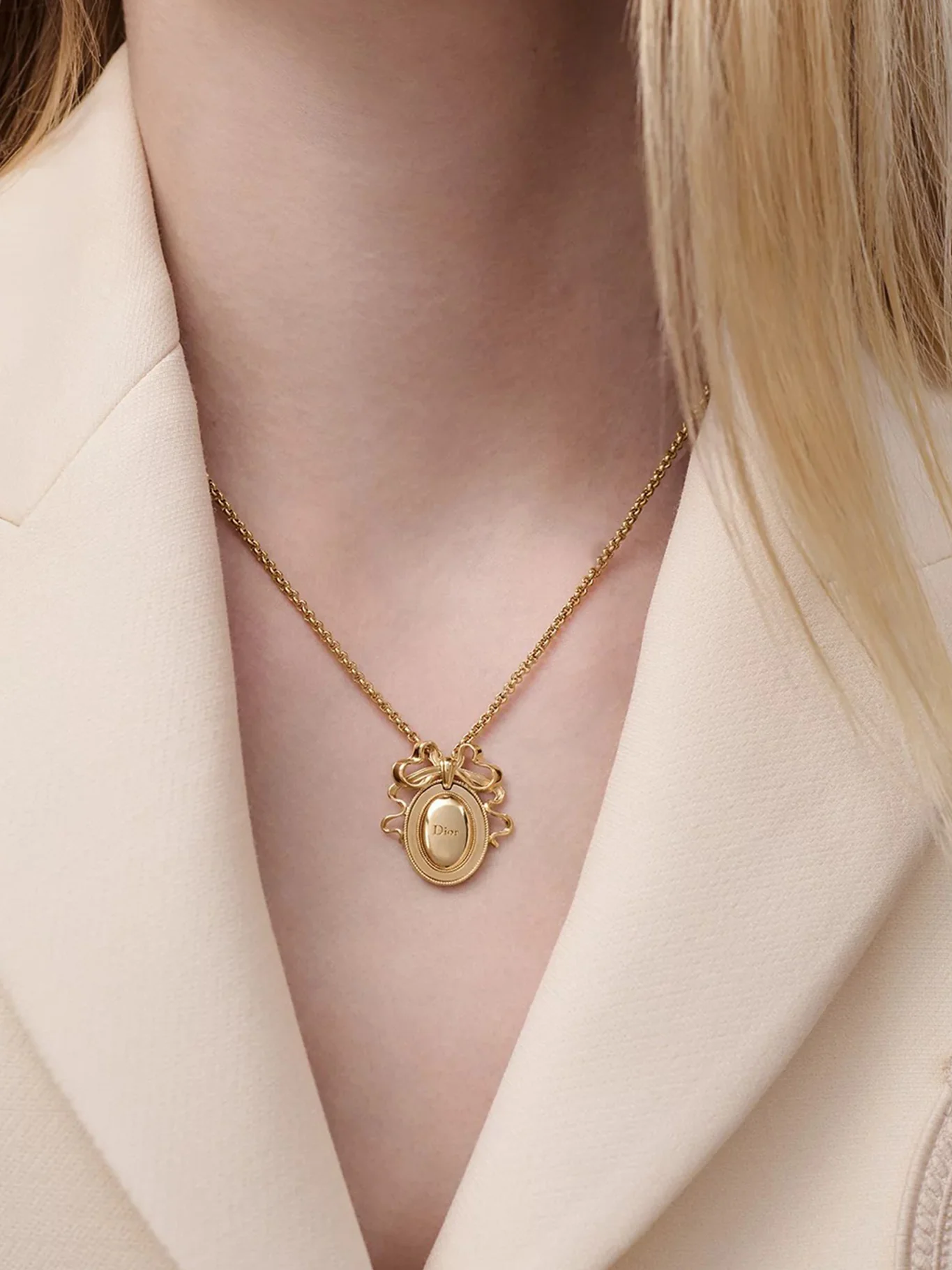 DIOR MEDAL NECKLACE - Image 2