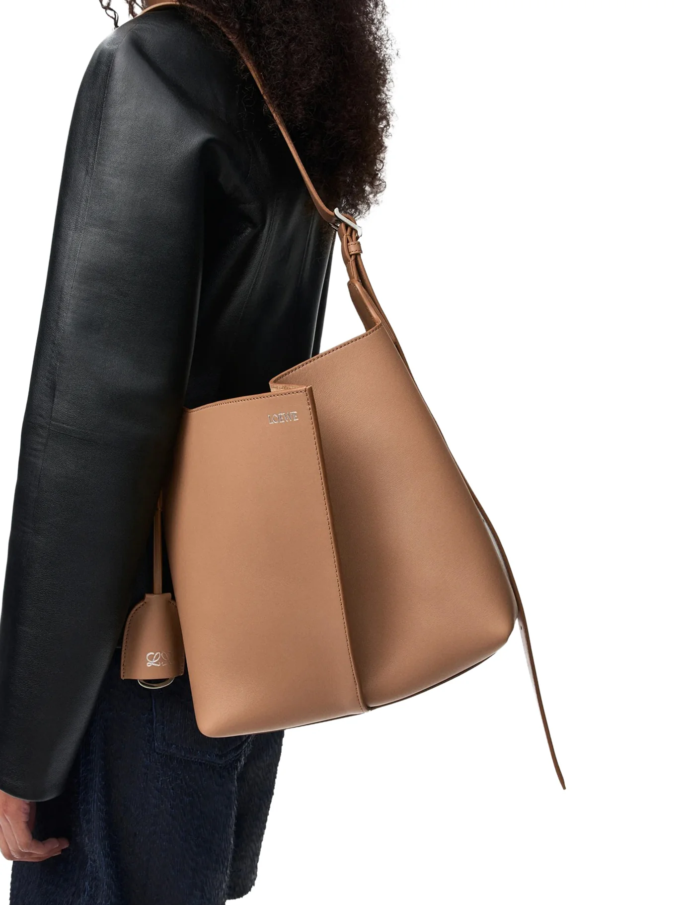 BILBAO MEDIUM BUCKET BAG IN SMOOTH CALFSKIN - Image 4