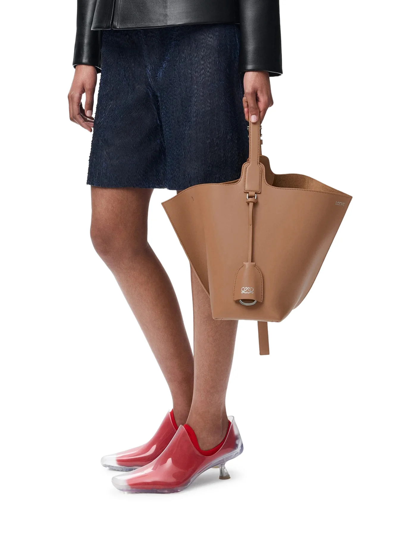 BILBAO MEDIUM BUCKET BAG IN SMOOTH CALFSKIN - Image 5