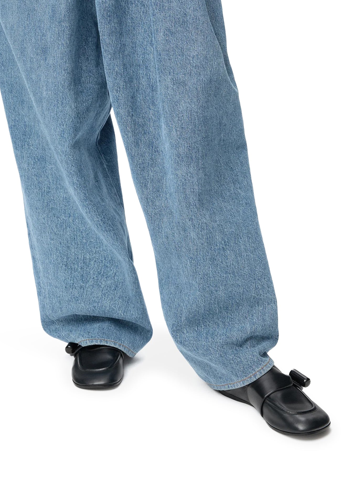 TOGGLE MOCCASIN IN SMOOTH AND POLISHED CALFSKIN - Image 2