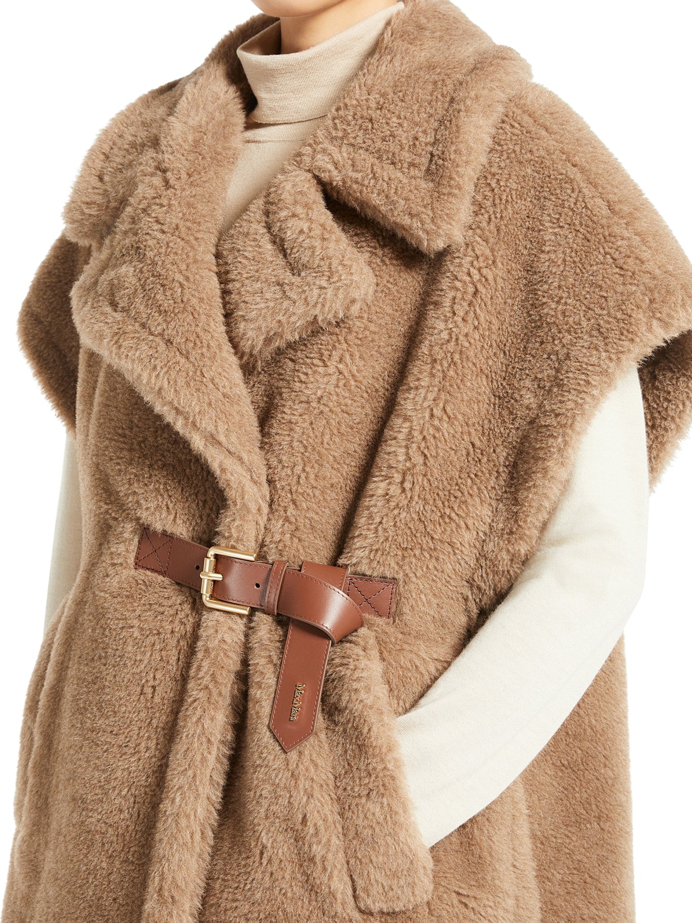 TEDDY FABRIC VEST CAPE - Image 4