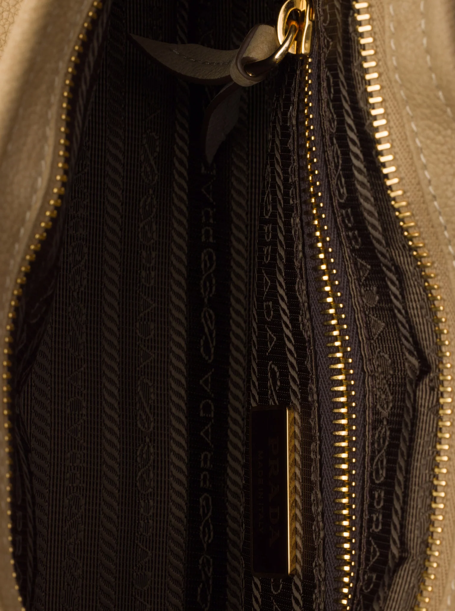 BONNIE MEDIUM HANDBAG IN NUBUCK LEATHER - Image 7