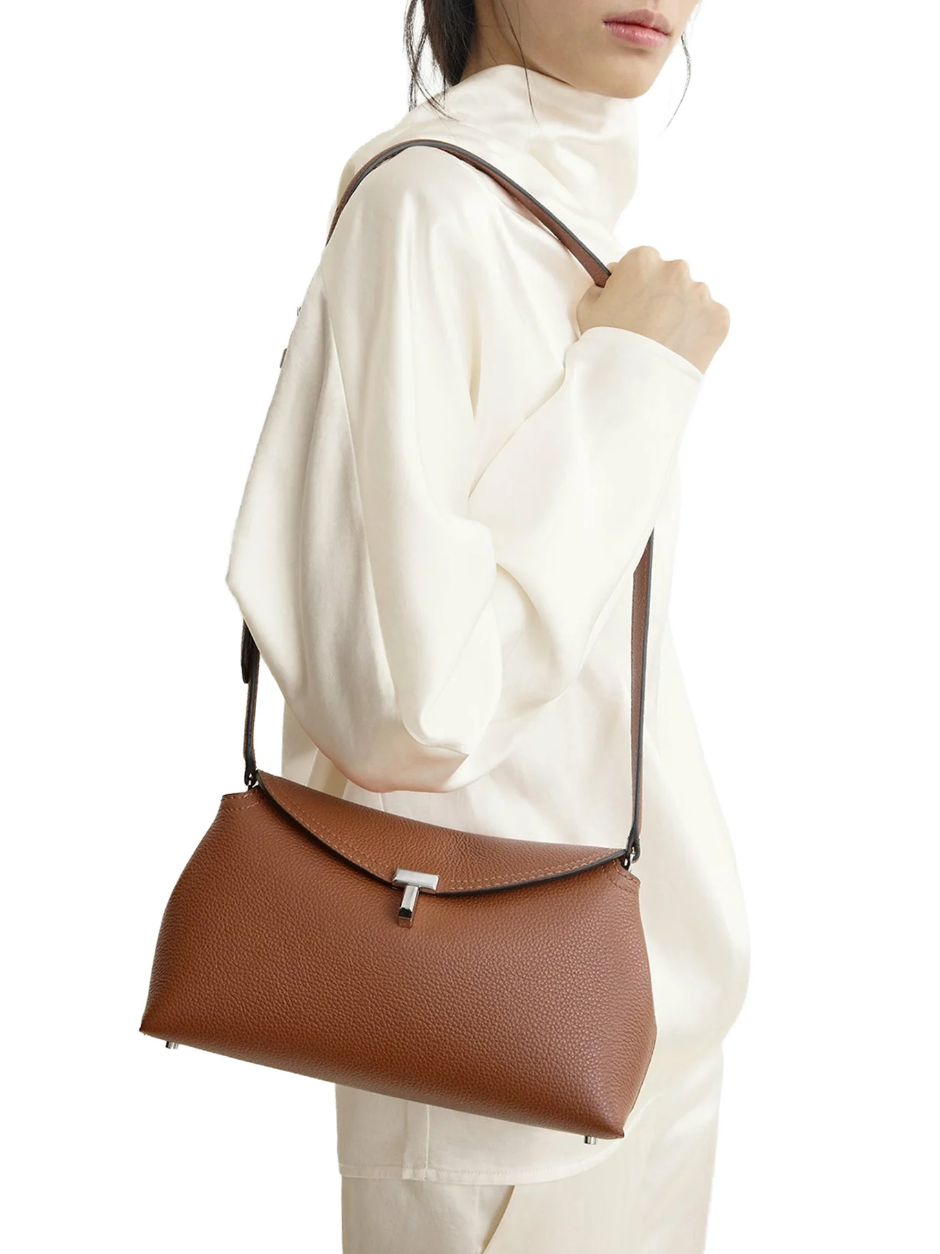T-LOCK HAMMERED LEATHER CLUTCH - Image 3